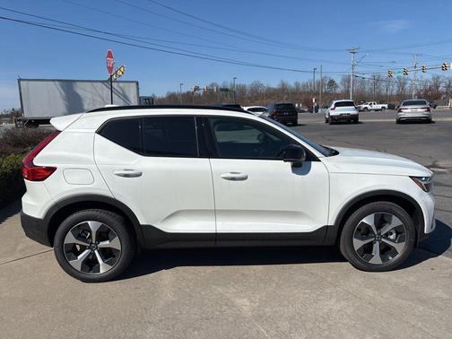 Crystal White 2026 Volvo XC40 Plus, B5 AWD Gas (mild hybrid), Dark