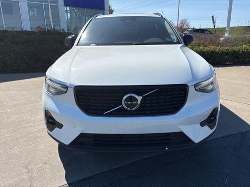 Crystal White 2026 Volvo XC40 Plus, B5 AWD Gas (mild hybrid), Dark