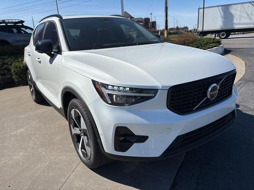 Crystal White 2026 Volvo XC40 Plus, B5 AWD Gas (mild hybrid), Dark