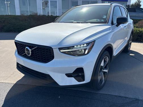 Crystal White 2026 Volvo XC40 Plus, B5 AWD Gas (mild hybrid), Dark