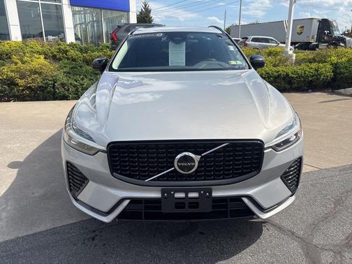 Silver Dawn Metallic 2025 Volvo XC60 B5 Plus