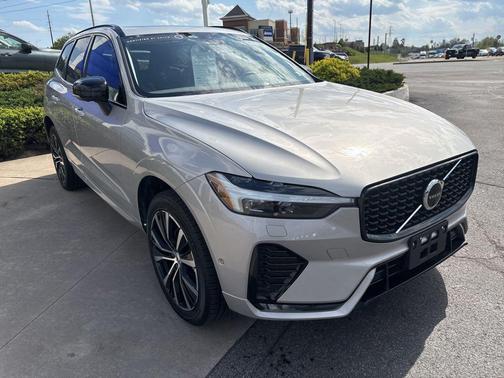 Silver Dawn Metallic 2025 Volvo XC60 B5 Plus