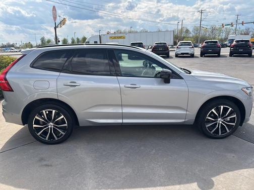 Silver Dawn Metallic 2025 Volvo XC60 B5 Plus