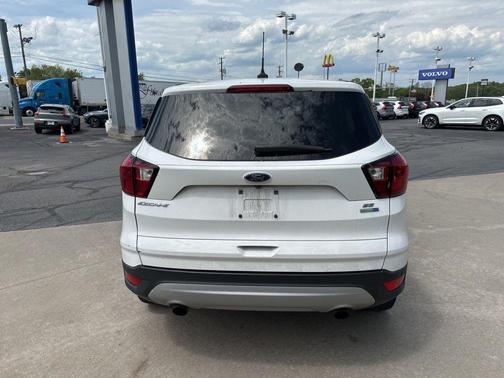 OXFORD WHITE 2019 Ford Escape SE