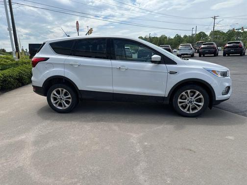 OXFORD WHITE 2019 Ford Escape SE