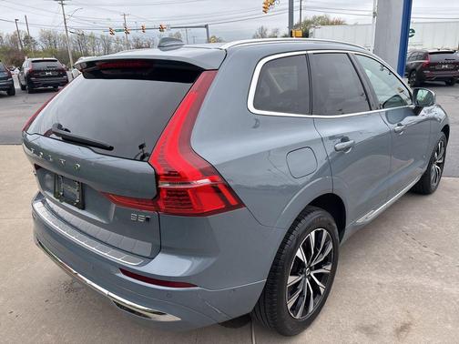Thunder Grey Metallic 2023 Volvo XC60 B5 Plus Bright Theme