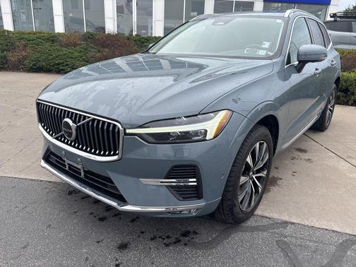 Thunder Grey Metallic 2023 Volvo XC60 B5 Plus Bright Theme