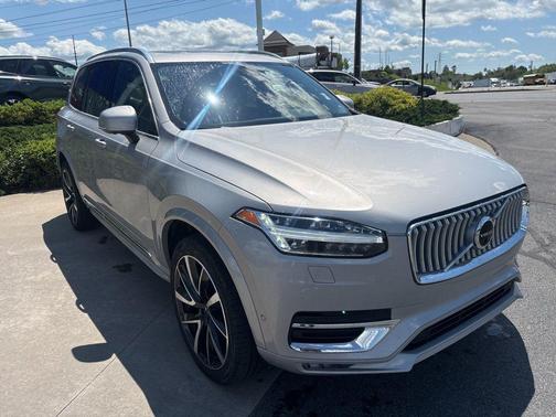 Silver Dawn Metallic 2023 Volvo XC90 B6 Plus 7-Seater