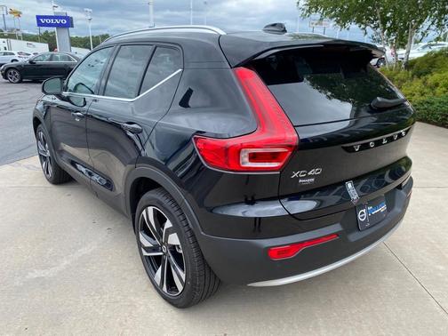 2025 Volvo XC40 B5 Plus Bright Theme