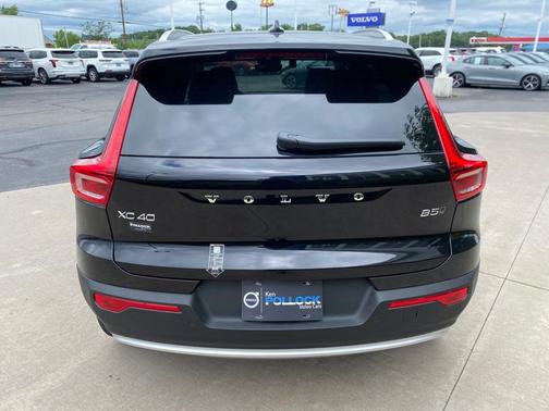 2025 Volvo XC40 B5 Plus Bright Theme