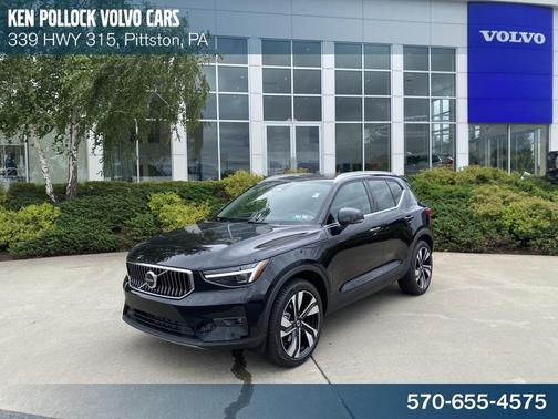 2025 Volvo XC40 B5 Plus Bright Theme