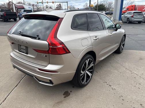 2025 Volvo XC60 B5 Ultra