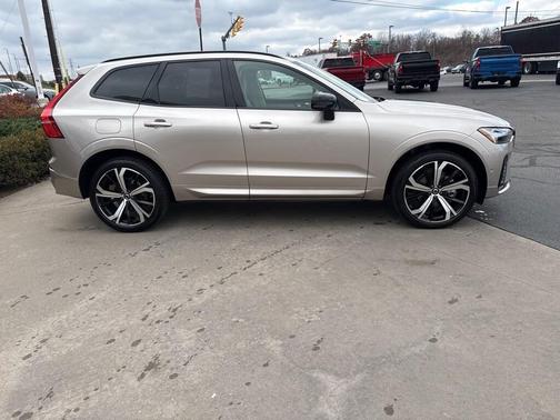2025 Volvo XC60 B5 Ultra