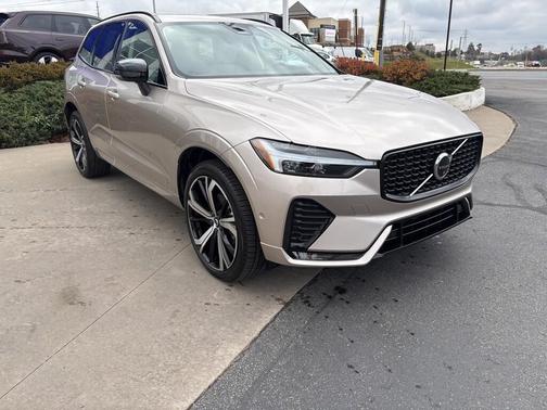 2025 Volvo XC60 B5 Ultra