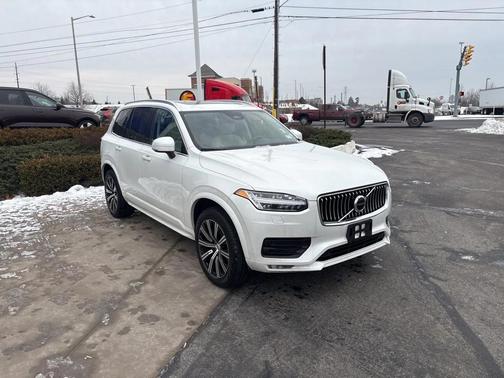 2023 Volvo XC90 B5 Core