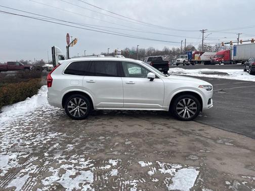 2023 Volvo XC90 B5 Core