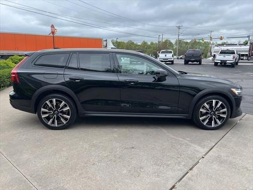 2022 Volvo V60 Cross Country T5
