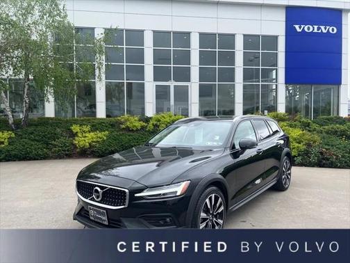 2022 Volvo V60 Cross Country T5