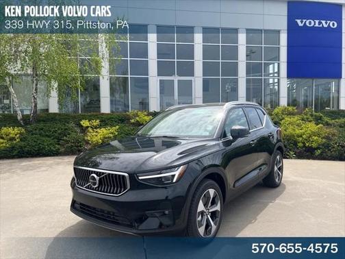 2025 Volvo XC40 B5 Plus Bright Theme