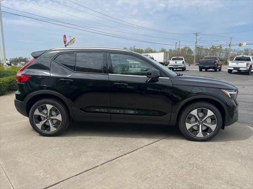 2025 Volvo XC40 B5 Plus Bright Theme