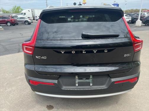 2025 Volvo XC40 B5 Plus Bright Theme