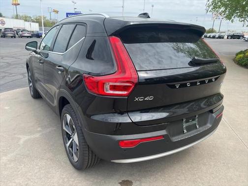 2025 Volvo XC40 B5 Plus Bright Theme