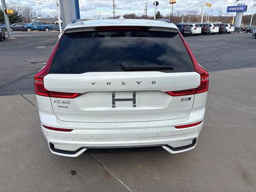 2025 Volvo XC60 B5 Plus