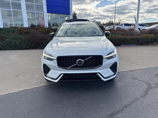 2025 Volvo XC60 B5 Plus