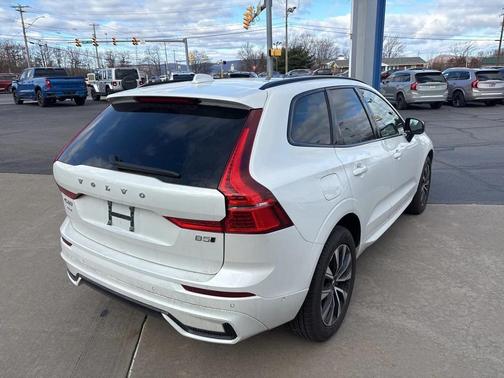 2025 Volvo XC60 B5 Plus