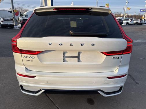 2025 Volvo XC60 B5 Plus