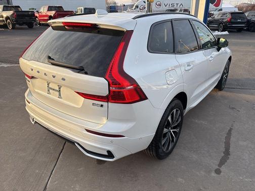 2025 Volvo XC60 B5 Plus