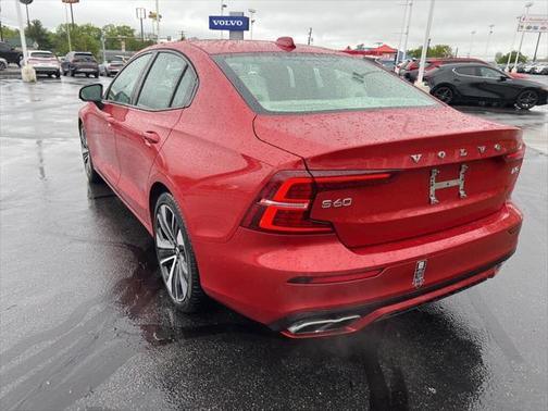 2022 Volvo S60 T5 Momentum