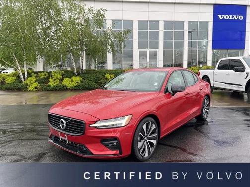 2022 Volvo S60 T5 Momentum