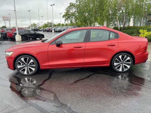 2022 Volvo S60 T5 Momentum