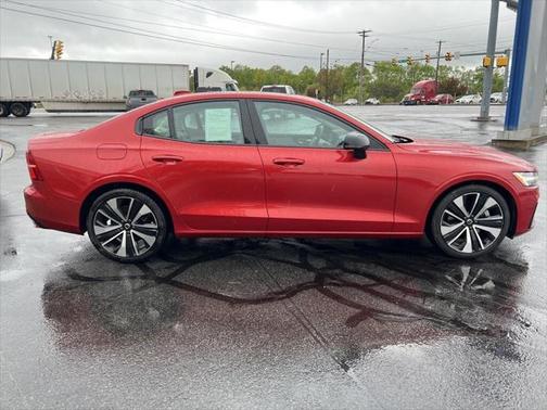 2022 Volvo S60 T5 Momentum