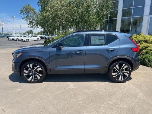 2026 Volvo XC40 Ultra, B5 AWD Gas (mild hybrid), Dark