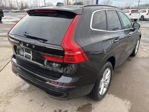 2022 Volvo XC60 B5 Momentum
