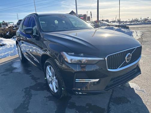 2022 Volvo XC60 B5 Momentum