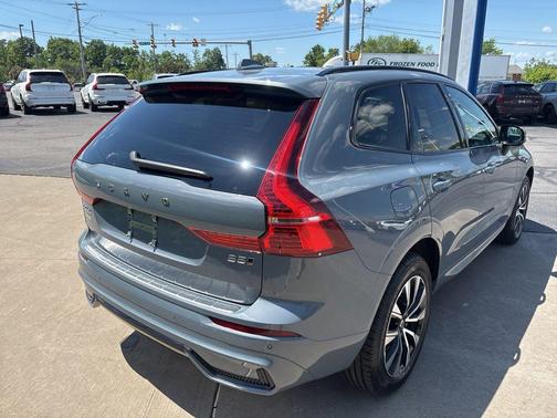 Thunder Grey Metallic 2024 Volvo XC60 B5 Core Dark Theme