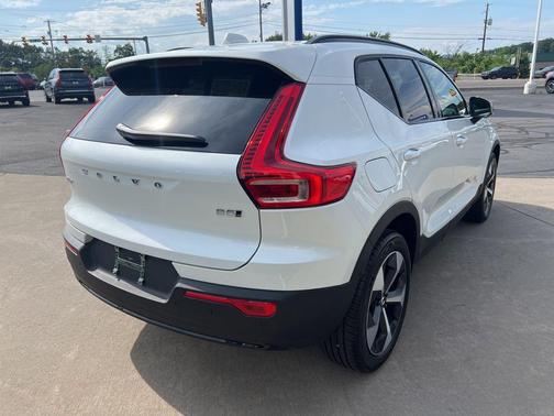 2026 Volvo XC40 B5 Core
