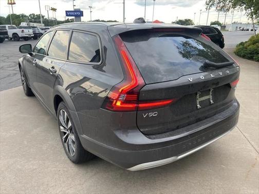 2021 Volvo V90 Cross Country T6