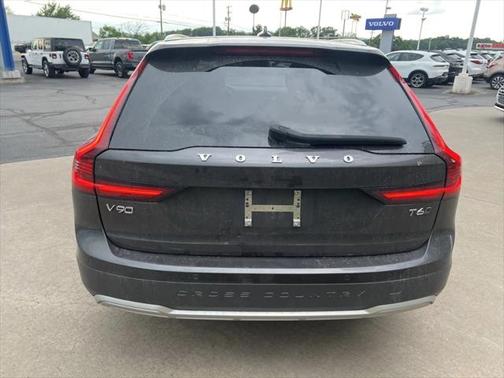 2021 Volvo V90 Cross Country T6