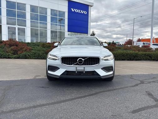 2020 Volvo V60 Cross Country T5