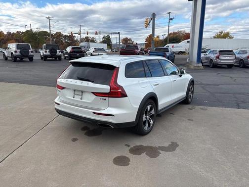 2020 Volvo V60 Cross Country T5