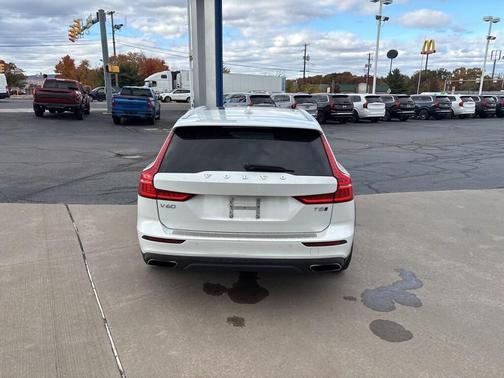 2020 Volvo V60 Cross Country T5
