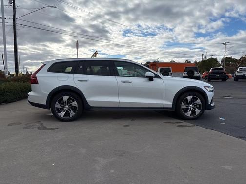 2020 Volvo V60 Cross Country T5