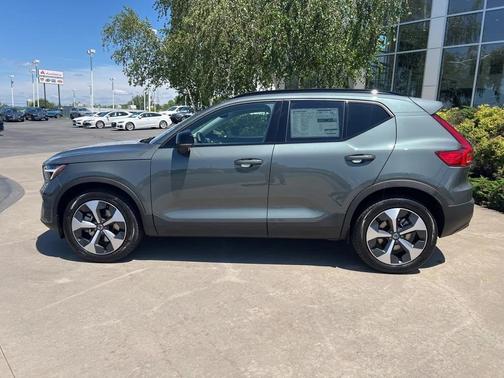 2026 Volvo XC40 B5 Core