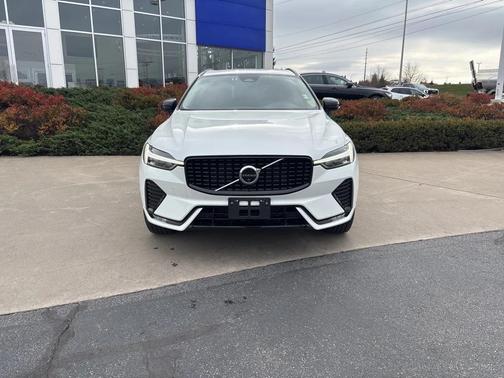 2025 Volvo XC60 B5 Plus