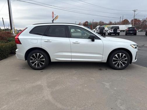 2025 Volvo XC60 B5 Plus