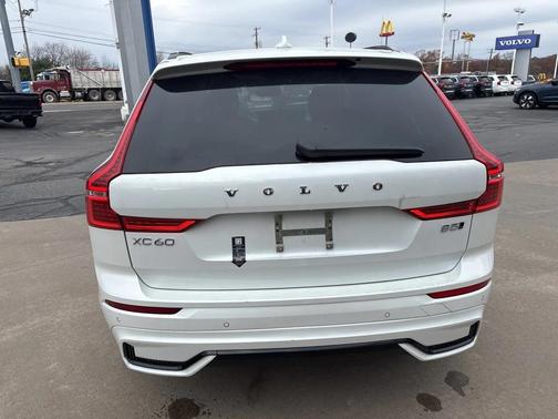2025 Volvo XC60 B5 Plus